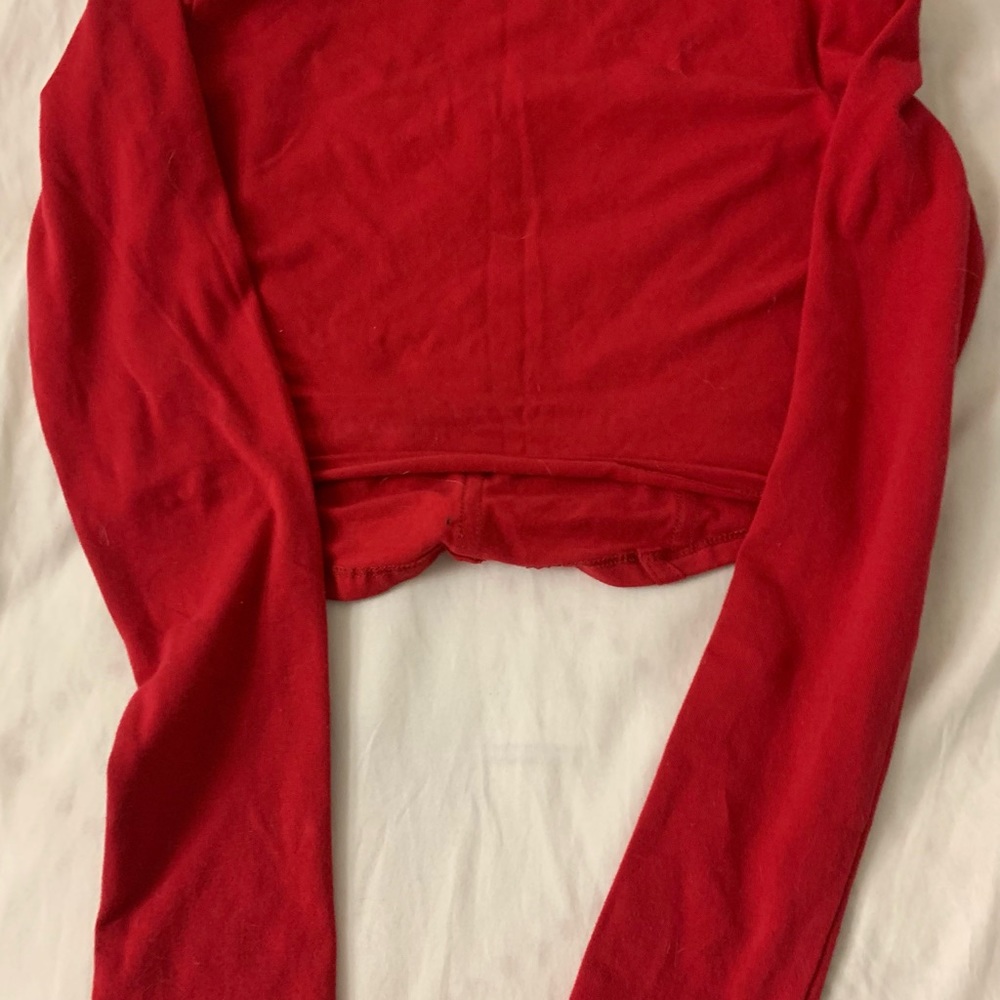 kinda tight cropped shirt with long sleeves